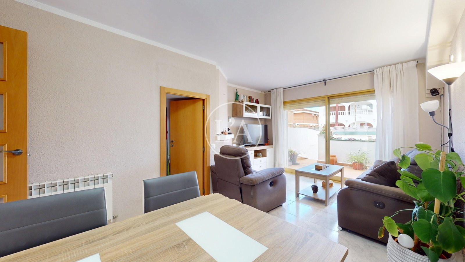 Casa Cambrils Mediterrani mesa comedor