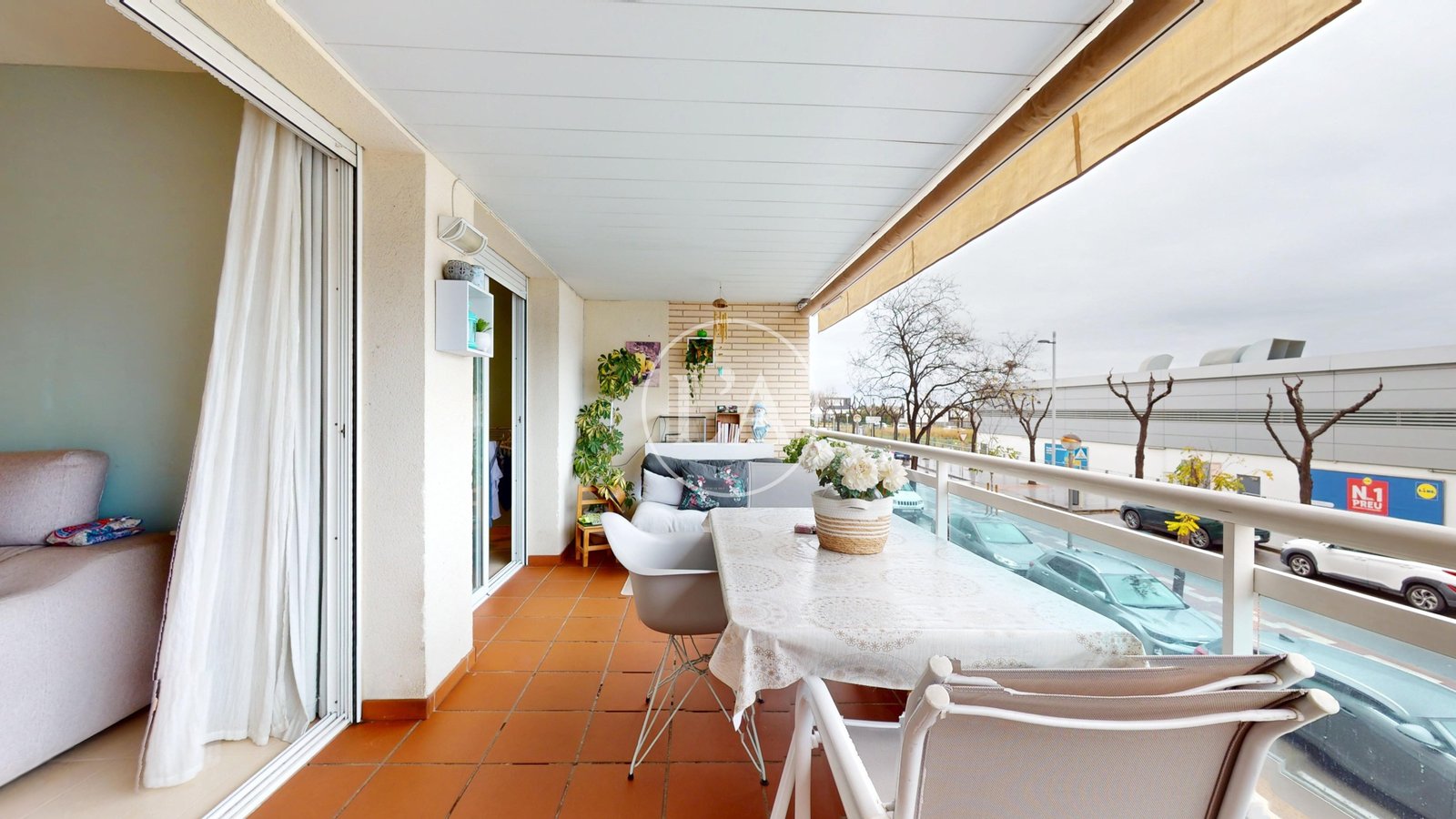 Piso en venta en Cambrils mesa terraza