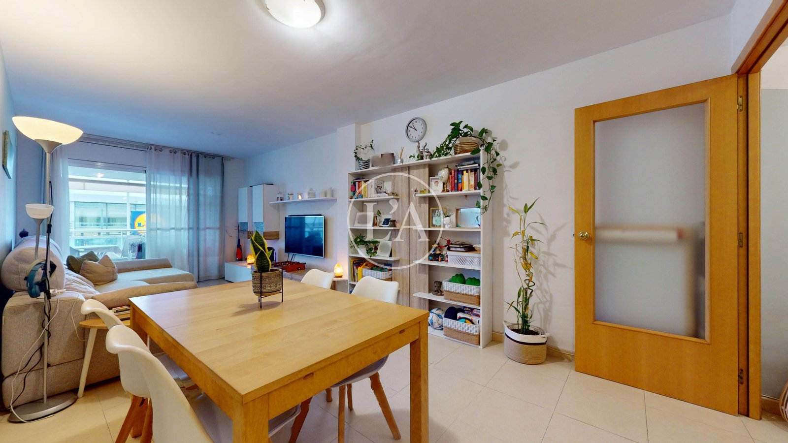 Piso en venta en Cambrils mesa comedor