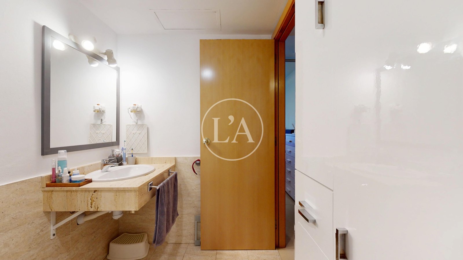 Piso en venta en Cambrils entrada lavabo