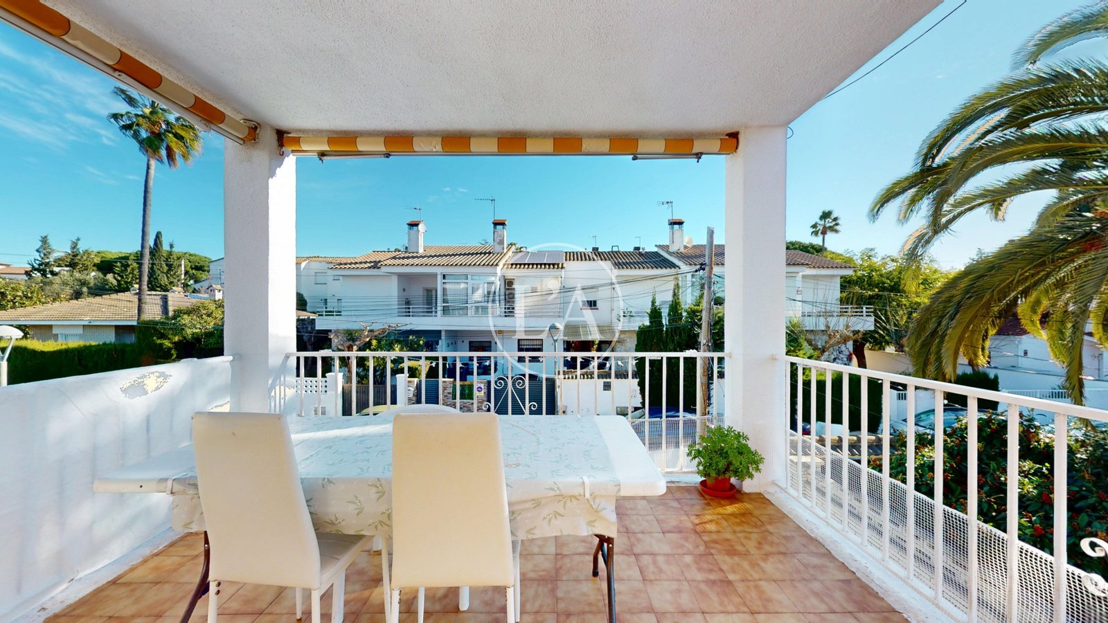 Casa en Vilafortuny Cambrils mesa terraza