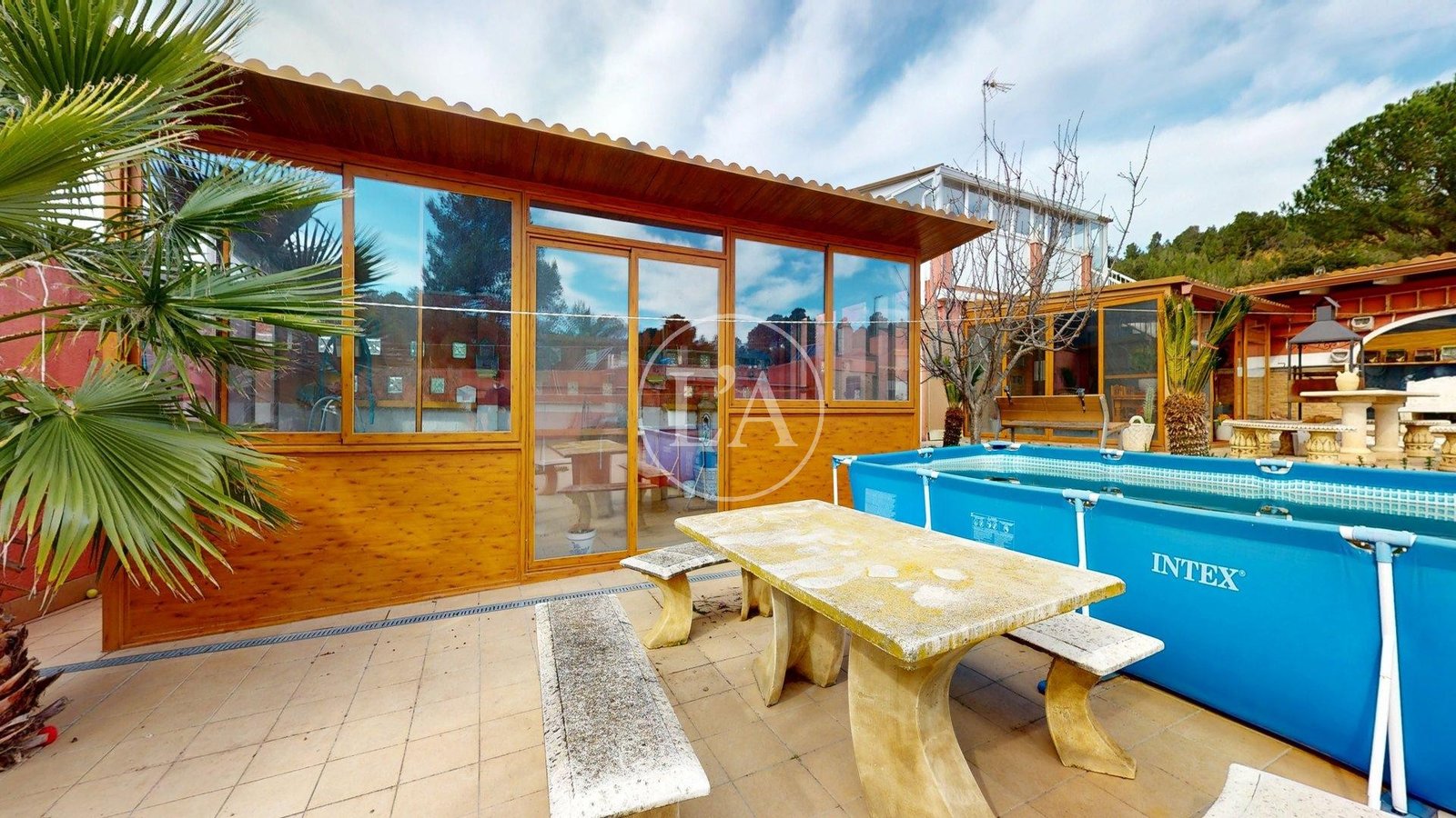 Masía urbana en venta en Vilanova d'Escornalbou mesa exterior