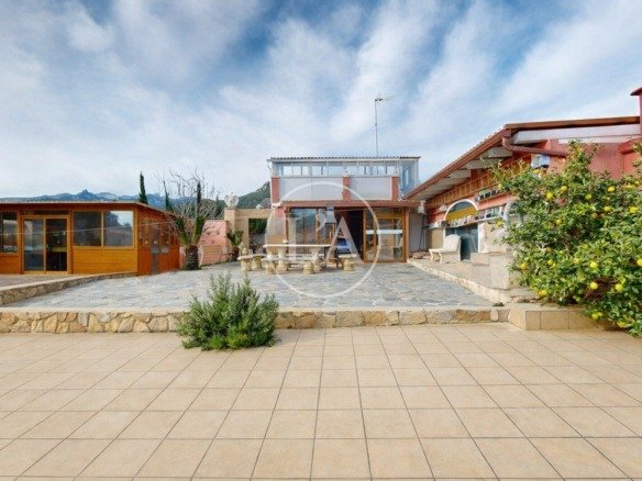 Masía urbana en venta en Vilanova d'Escornalbou fachada principal