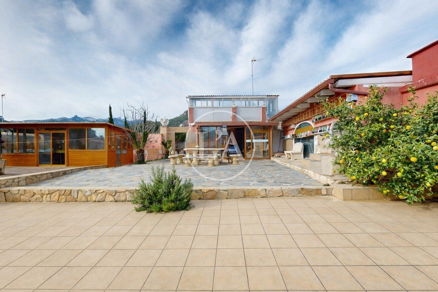 Casa-unifamilia-Vilanova-Escornalbou-Masia (2) Masía urbana en venta en Vilanova d'Escornalbou fachada principal