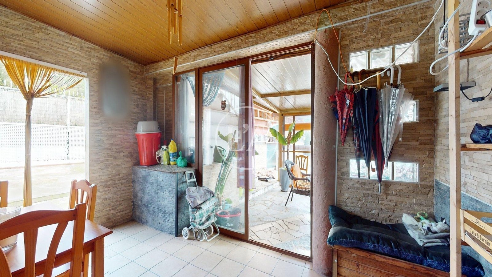 Masía urbana en venta en Vilanova d'Escornalbou entrada