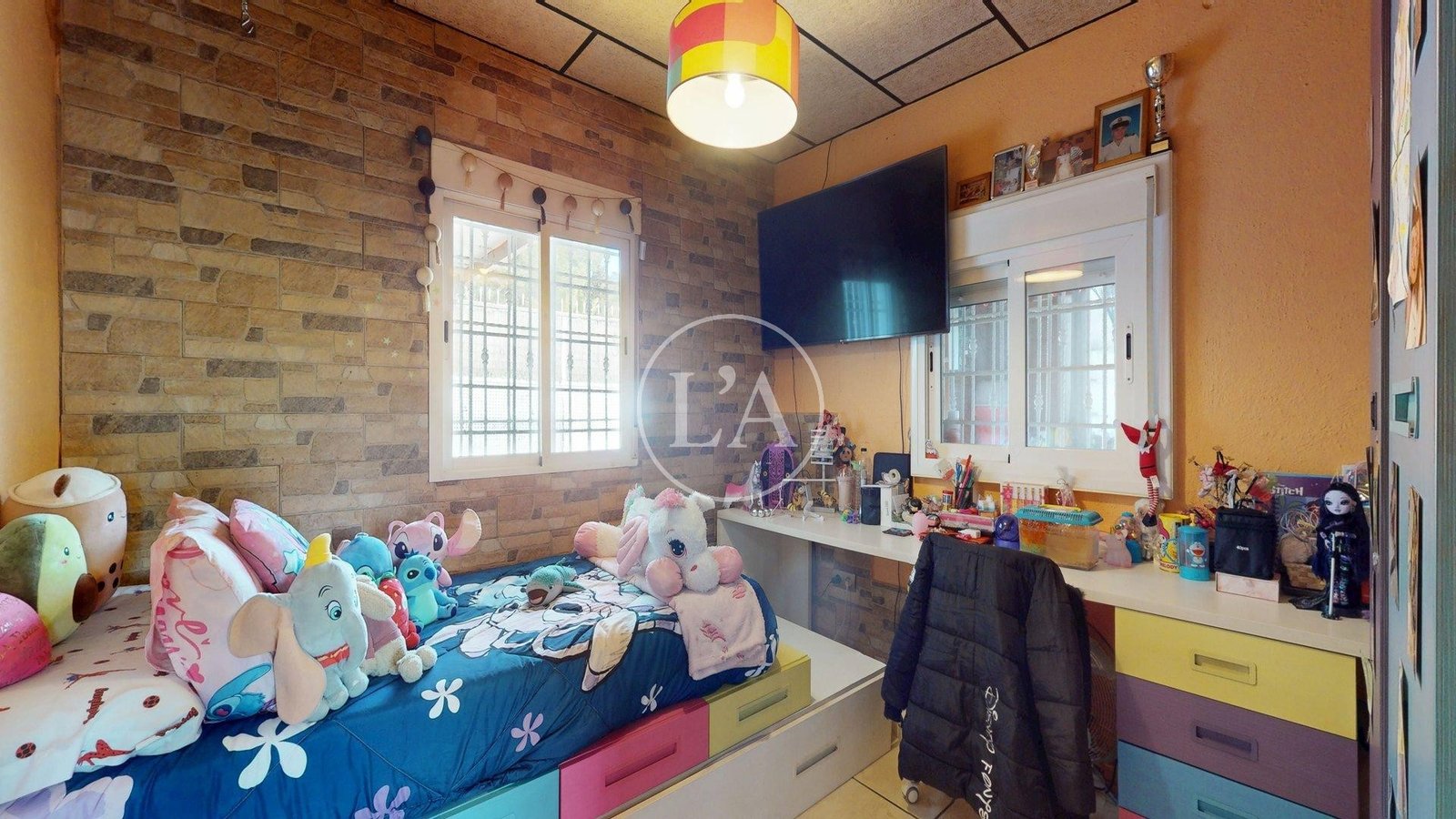 Masía urbana en venta en Vilanova d'Escornalbou mesa dormitorio