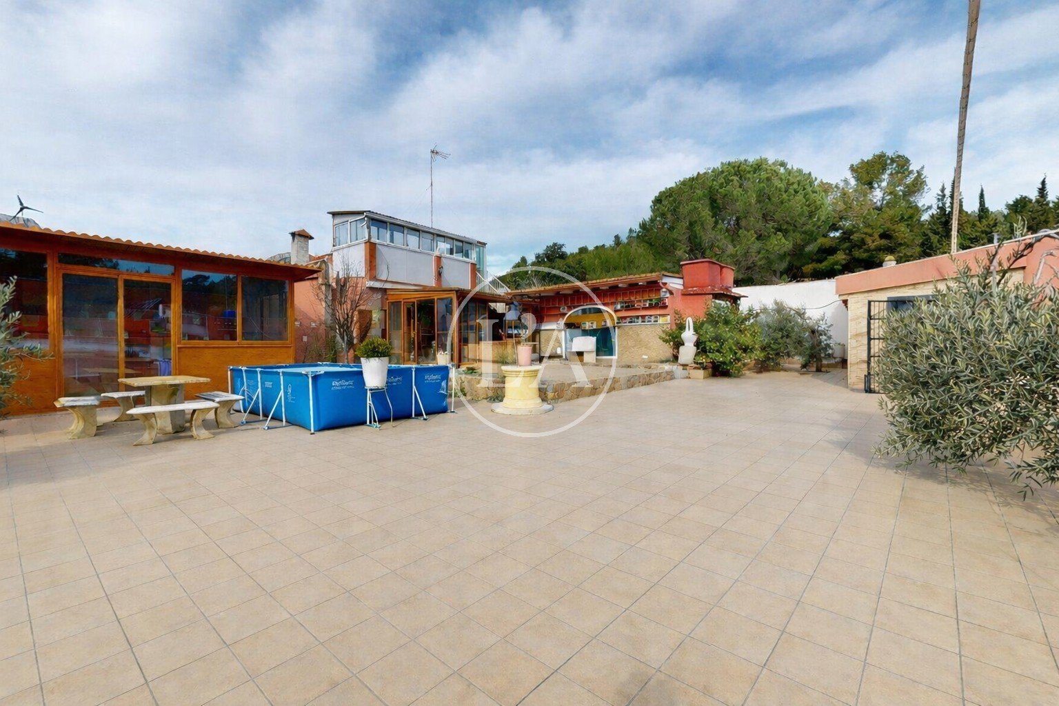 Masía urbana en venta en Vilanova d'Escornalbou jardín embaldosado