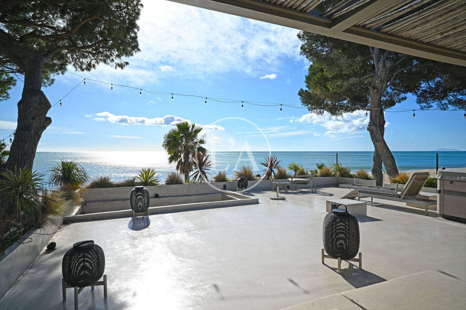 Casa en venta en primera linea de mar de Cambrils terraza