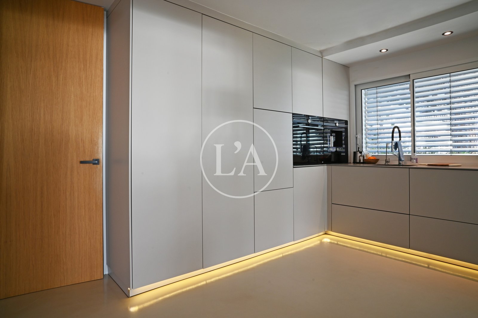 Casa en venta en primera linea de mar de Cambrils cocina