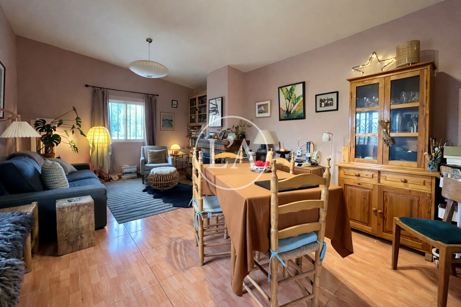 Masía rústica en Riudoms mesa comedor