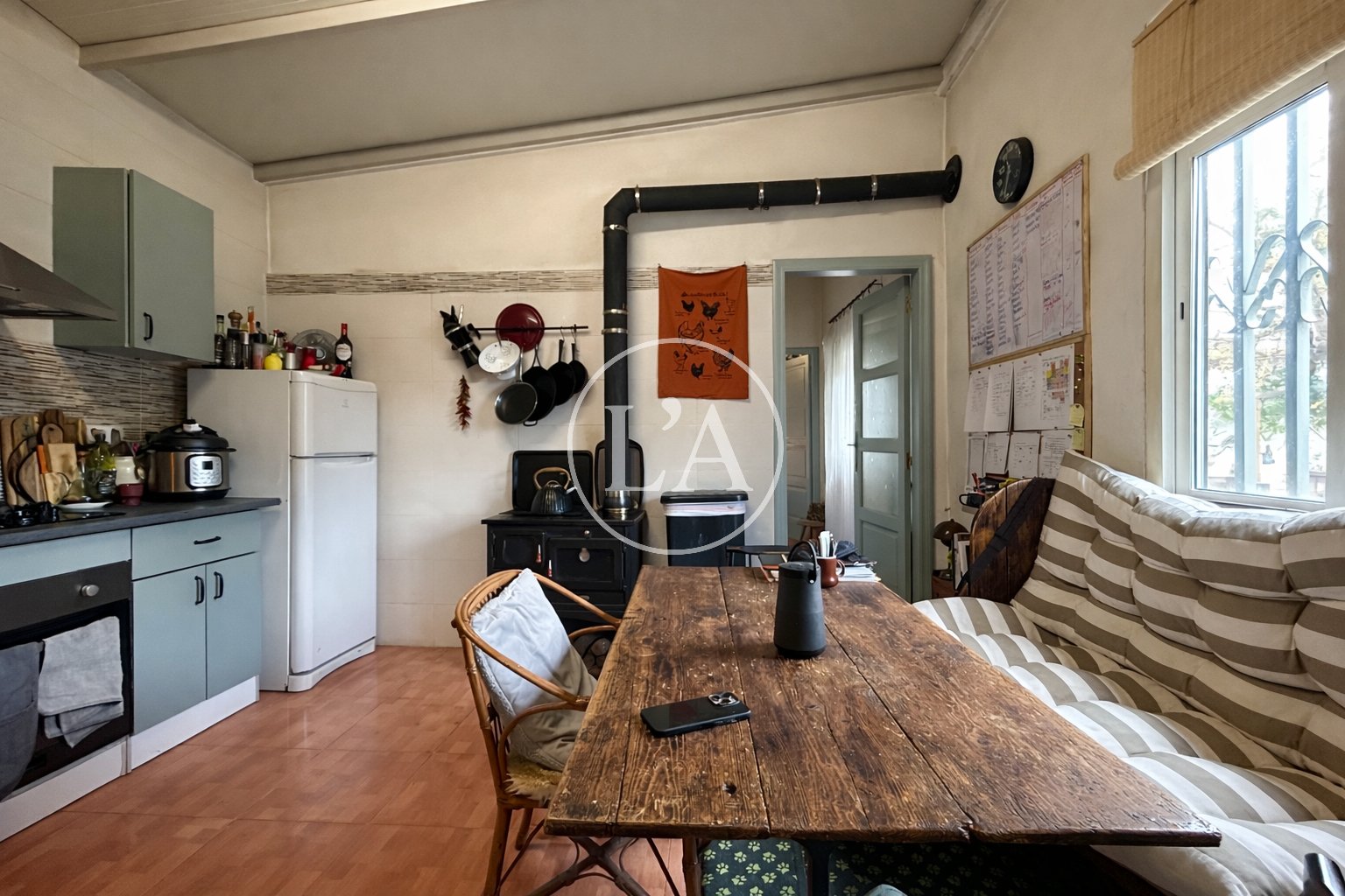 Masía rústica en Riudoms mesa cocina