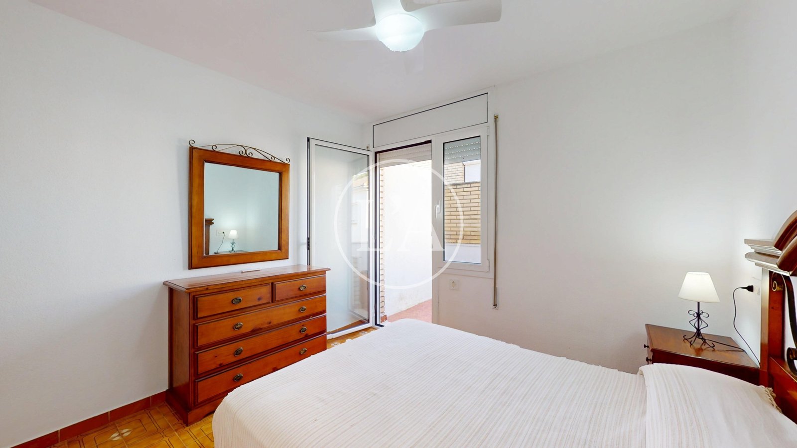 Primera planta con jardín en la Llosa Cambrils cama