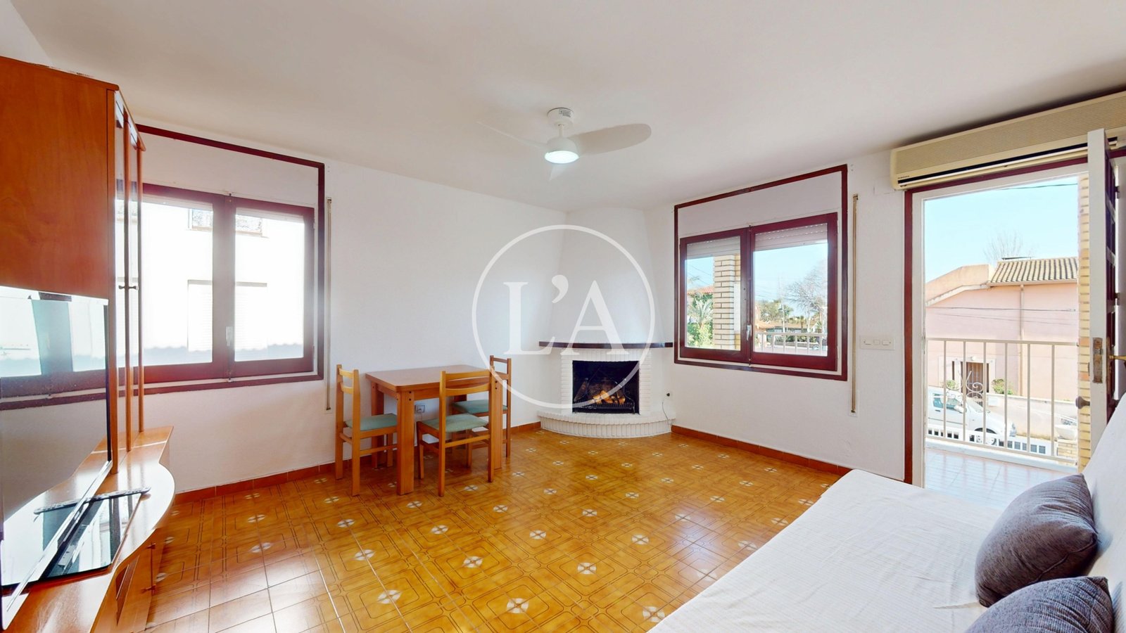 Primera planta con jardín en la Llosa Cambrils comedor