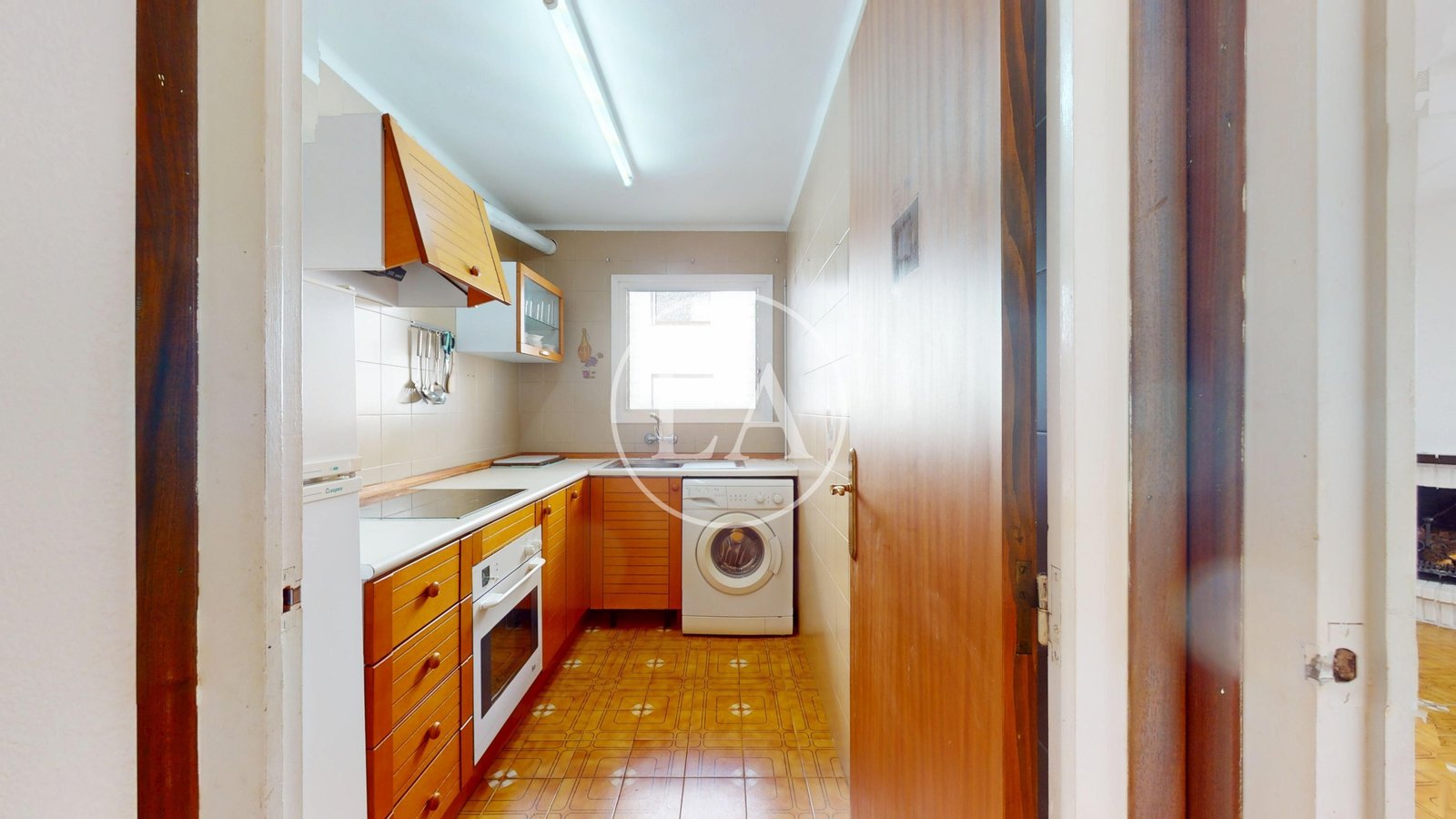 Primera planta con jardín en la Llosa Cambrils entrada cocina