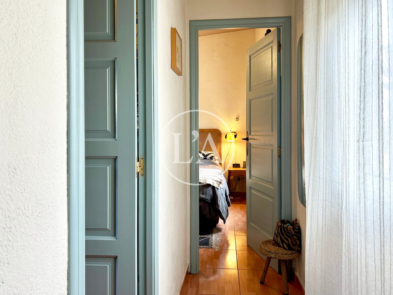 Masía rústica en Riudoms pasillo