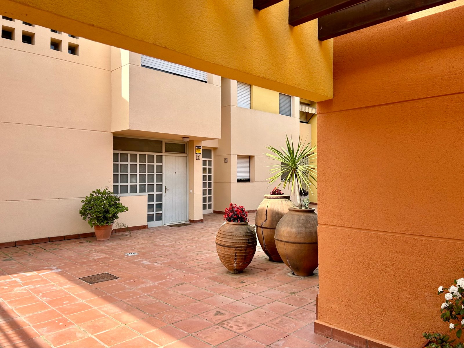 Casa adosada en venta en Vilafortuny entrada casa