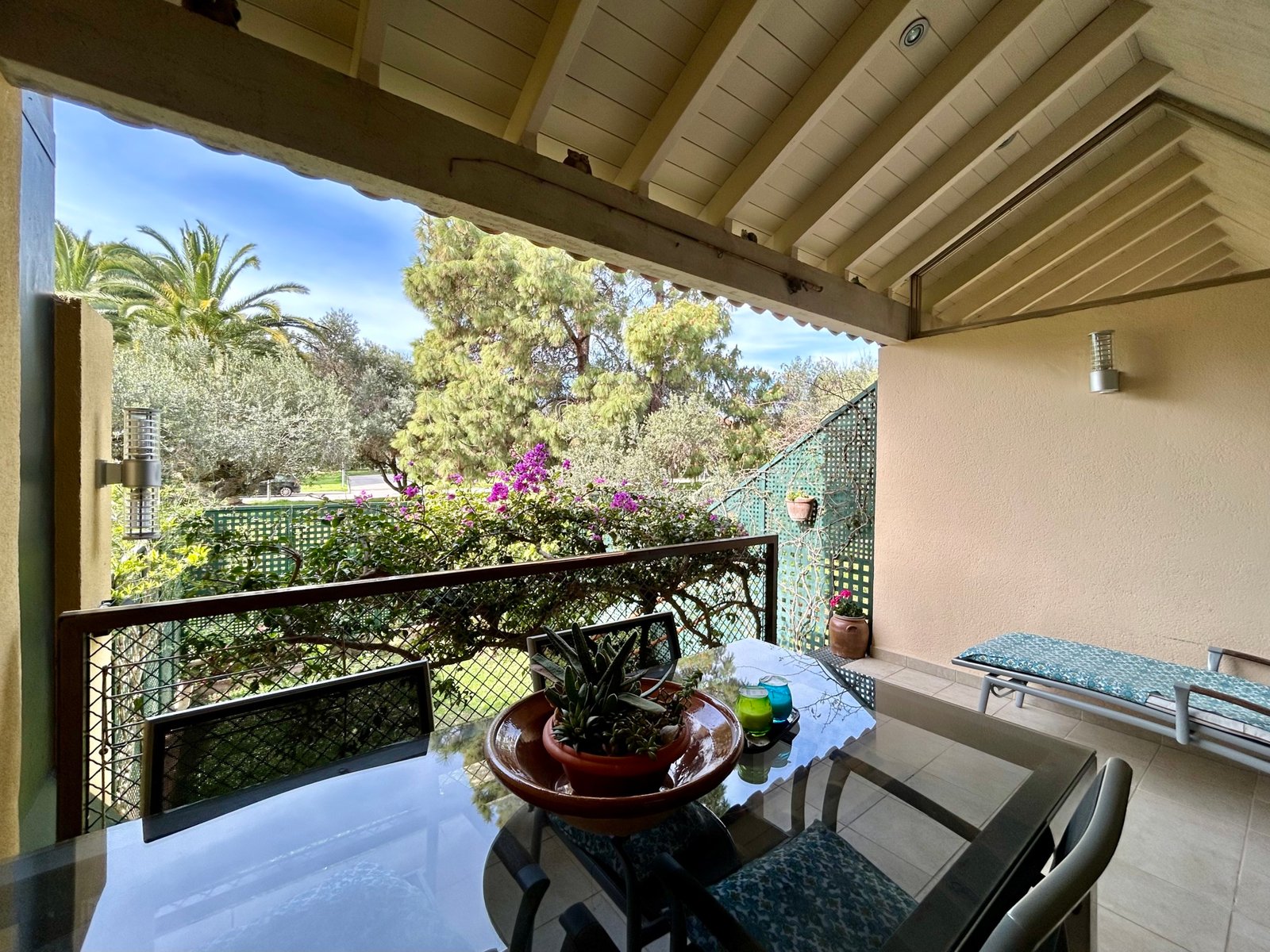 Casa adosada en venta en Vilafortuny mesa terraza