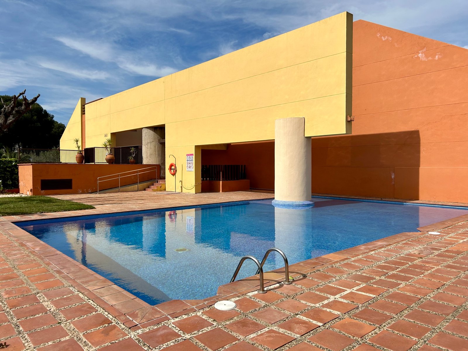 Casa adosada en venta en Vilafortuny exterior comunidad