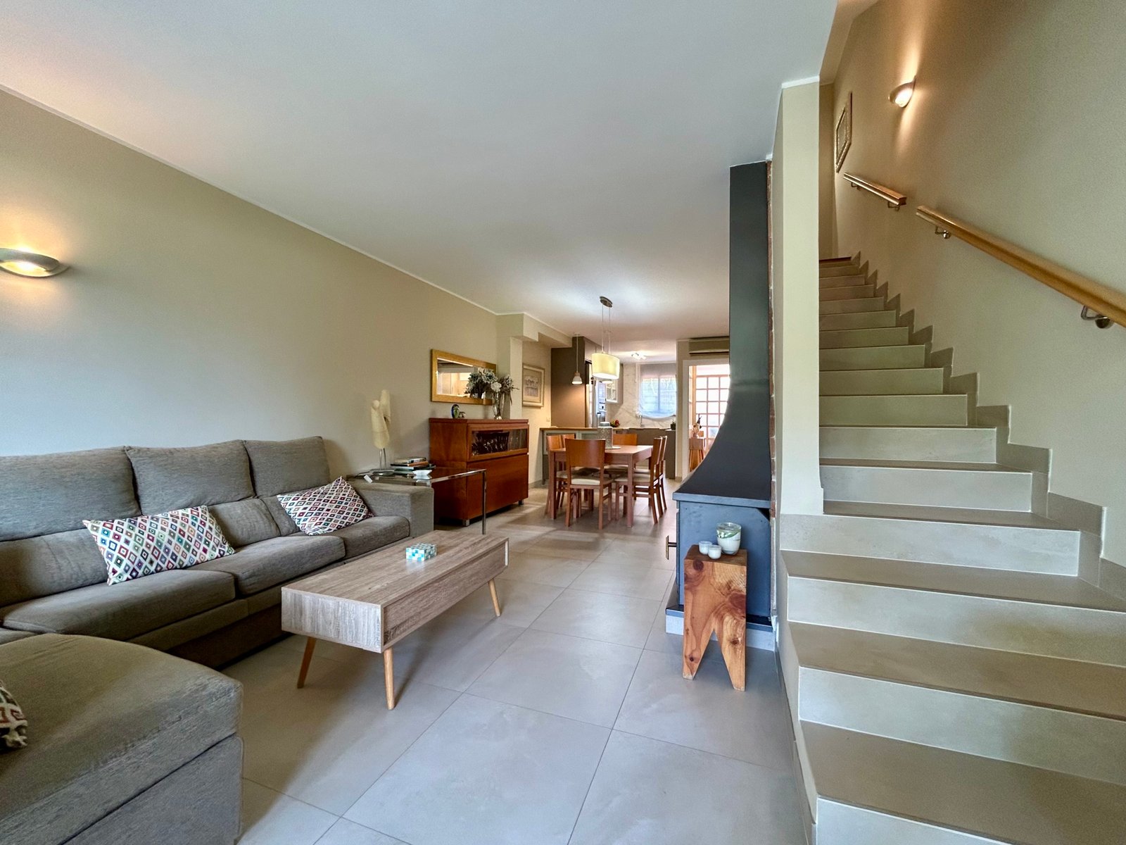 Casa adosada en venta en Vilafortuny salón-comedor