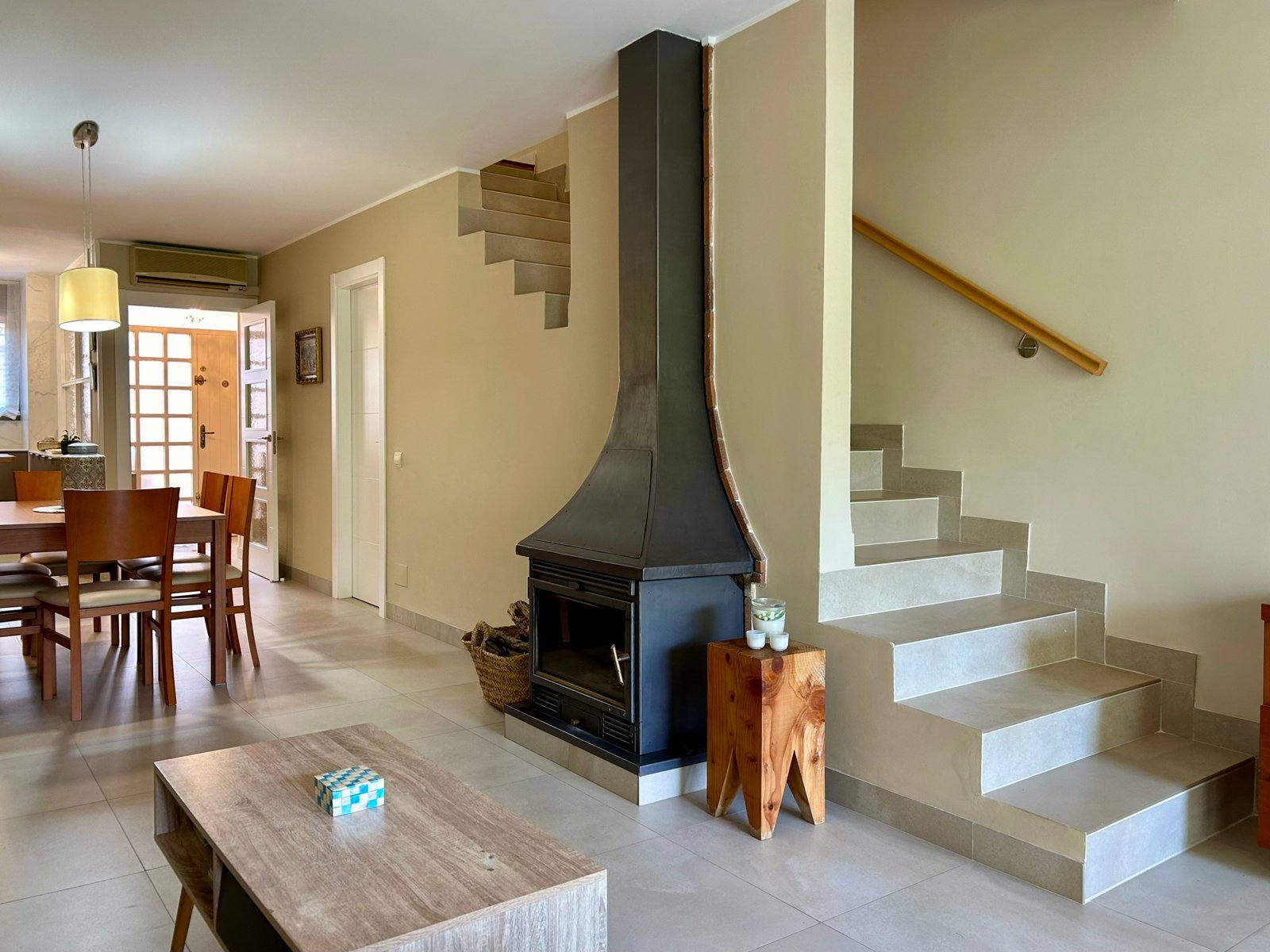 Casa adosada en venta en Vilafortuny chimenea