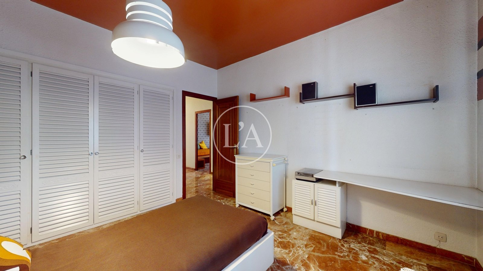 Casa unifamiliar exclusiva en Cambrils entrada comedor armarios empotrados
