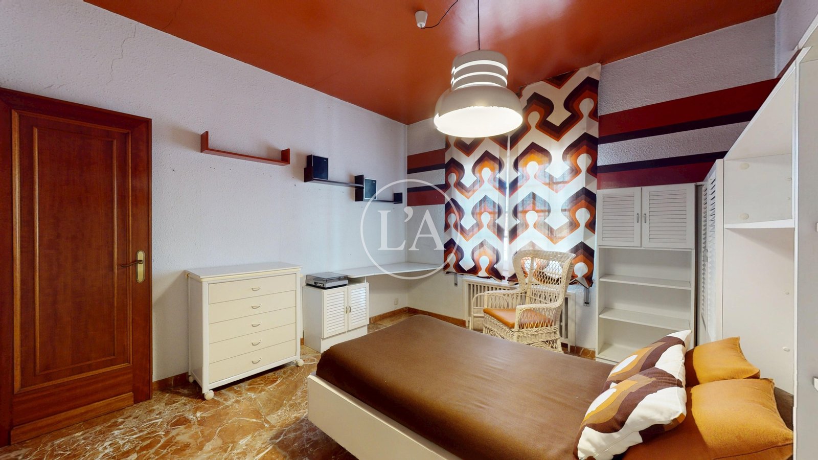 Casa unifamiliar exclusiva en Cambrils entrada comedor cuarto dormitorio