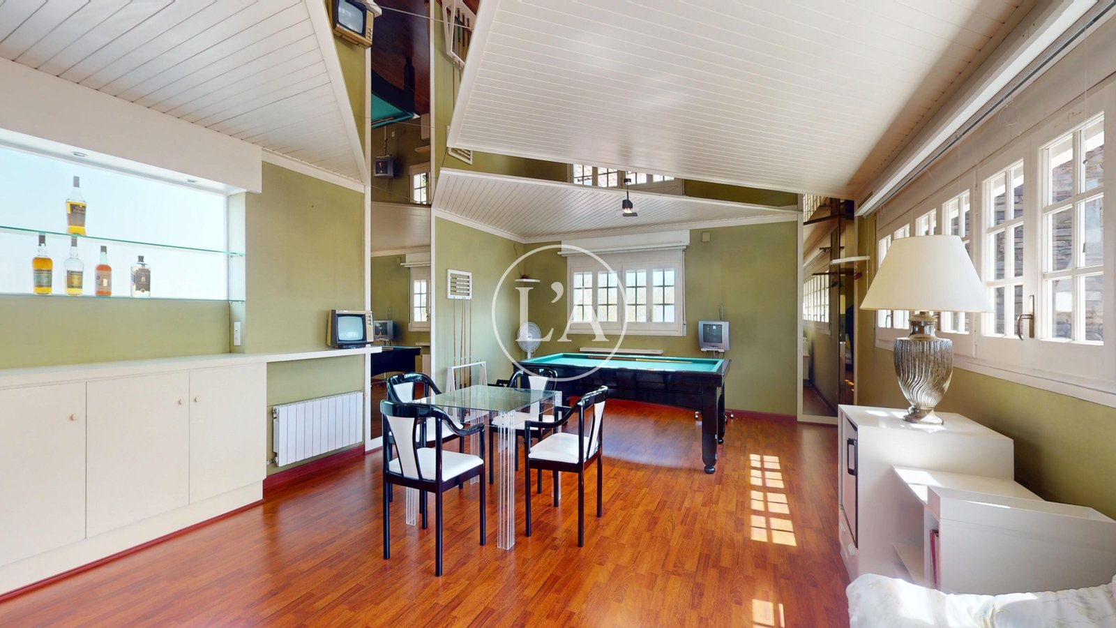 Casa unifamiliar exclusiva en Cambrils espejo techo