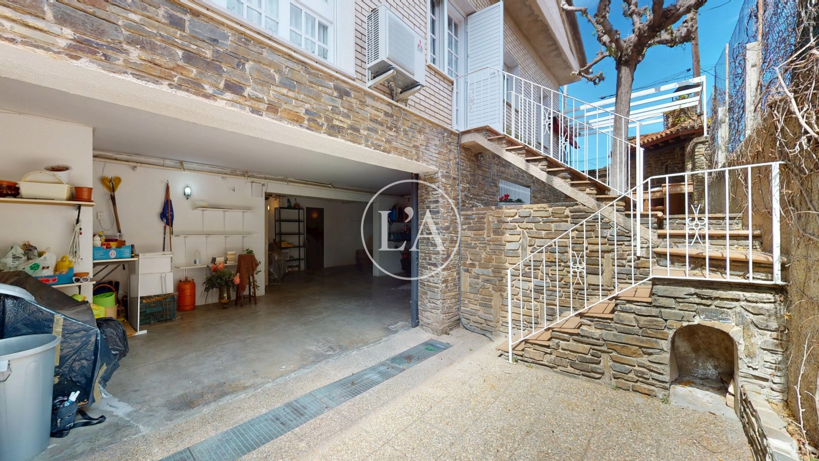 Casa unifamiliar exclusiva en Cambrils entrada aparcamiento
