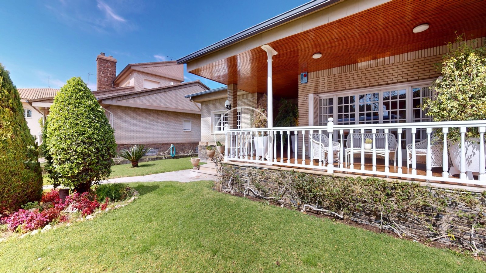 Casa unifamiliar exclusiva en Cambrils cesped