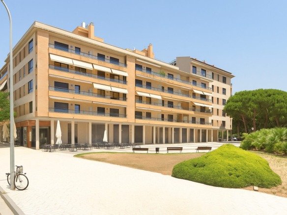 Local en primera línea de mar de Cambrils fachada