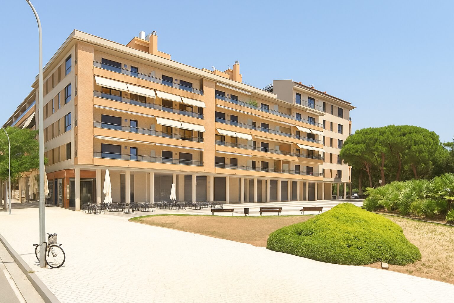 Local en primera línea de mar de Cambrils fachada