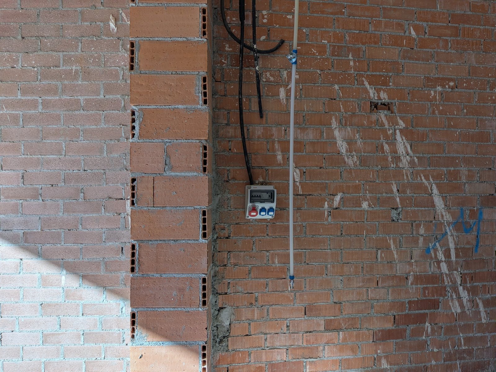 Local en primera línea de mar de Cambrils luz