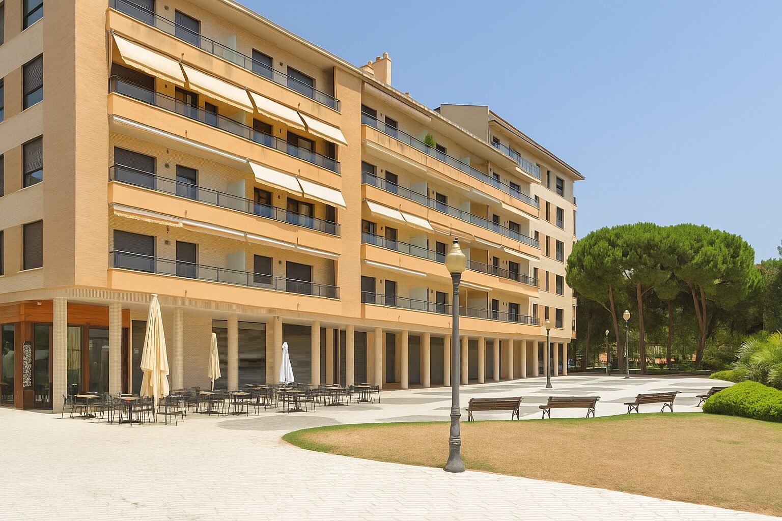 Local en primera línea de mar de Cambrils exterior