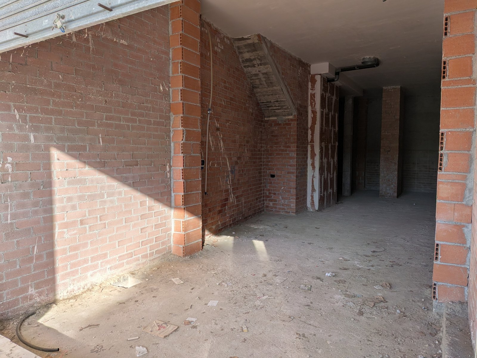 Local en primera línea de mar de Cambrils entrada