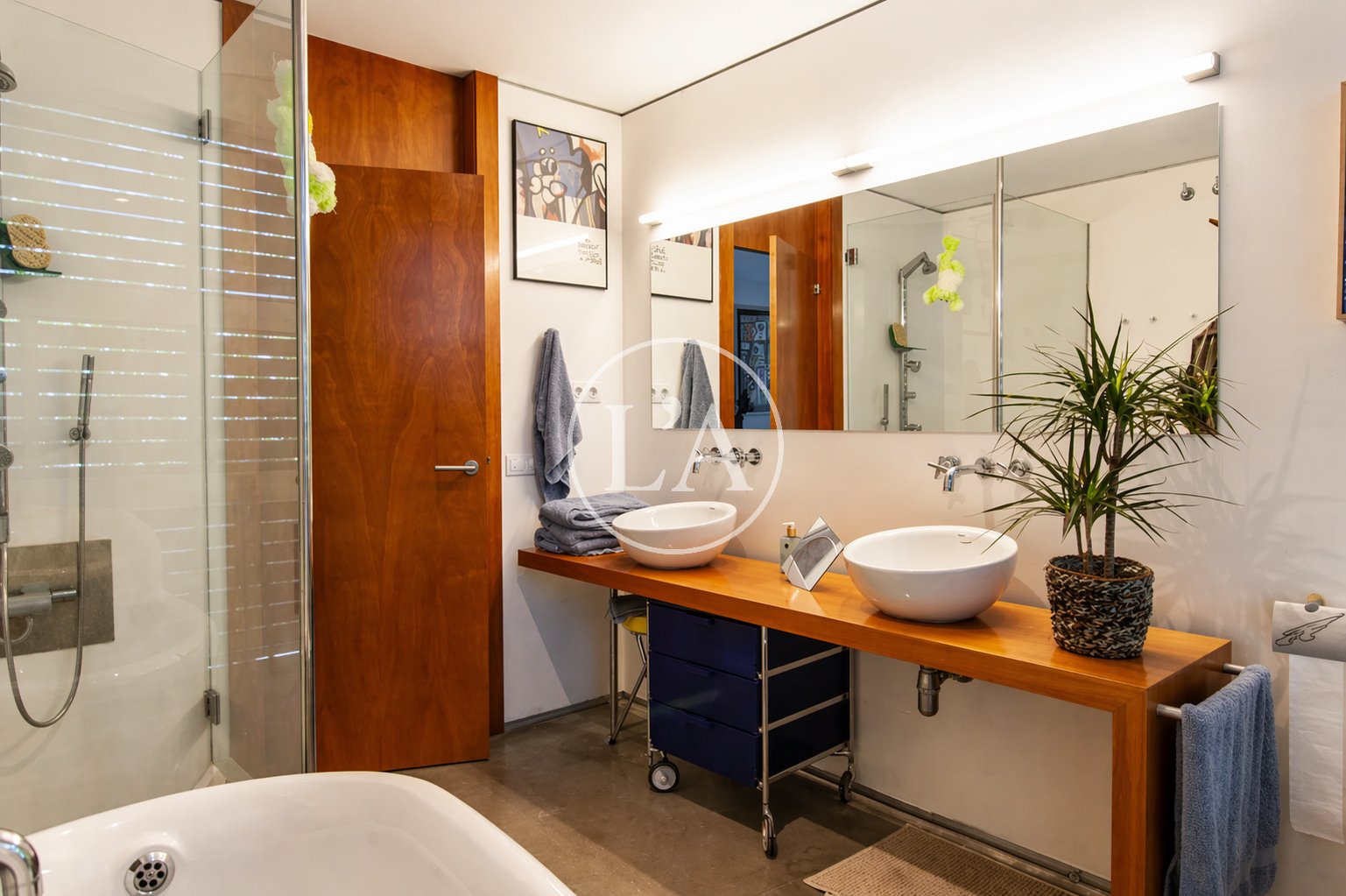 Chalet con piscina en Riudecanyes lavabo