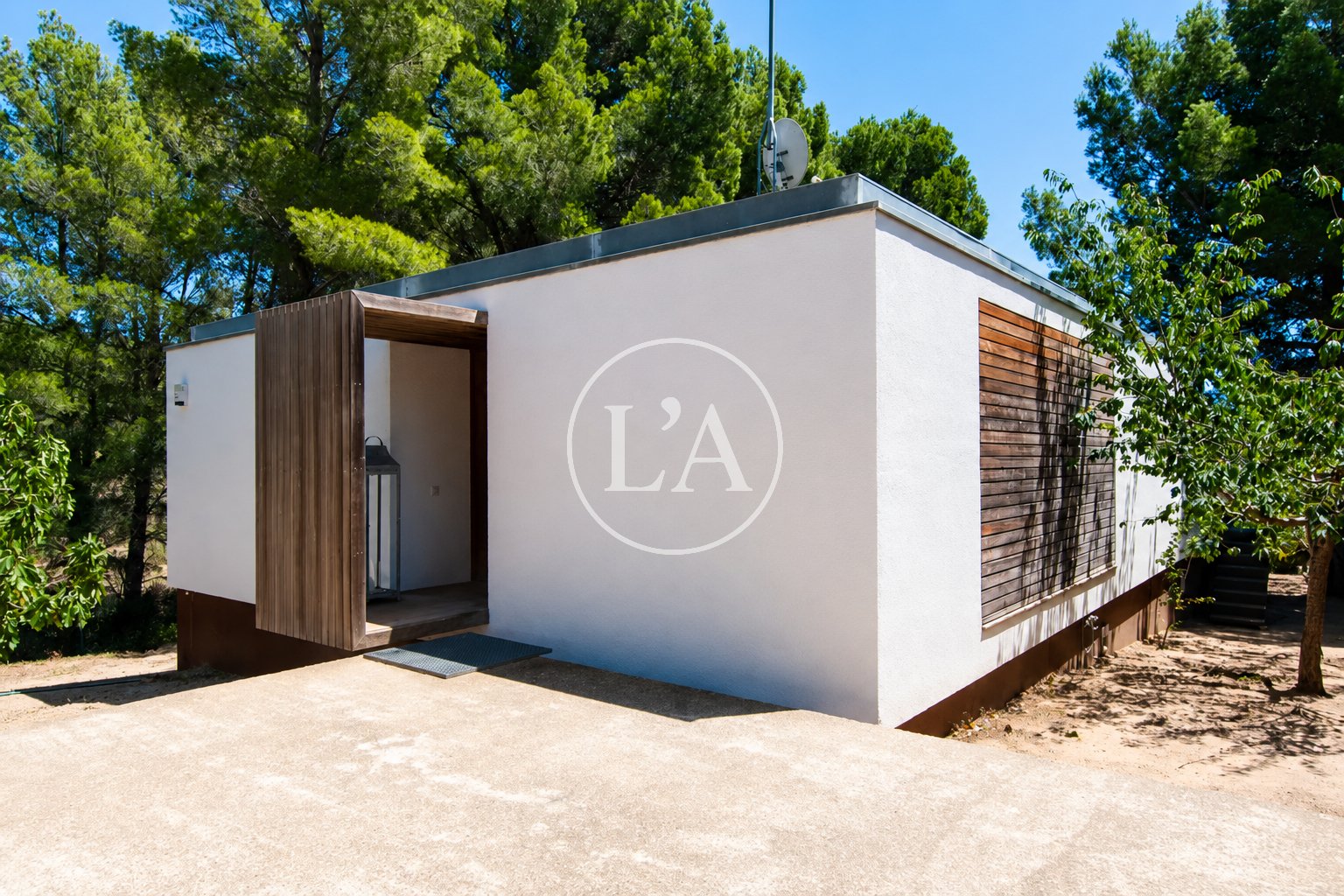Chalet con piscina en Riudecanyes entrada