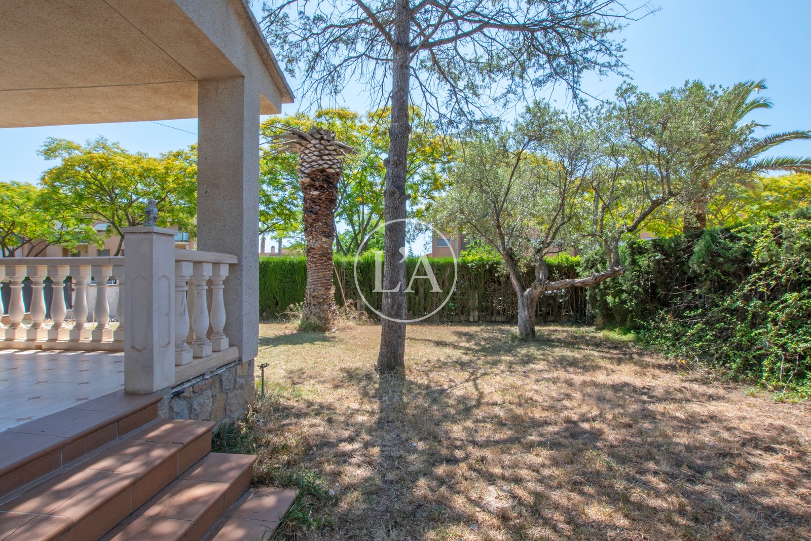 Casa en venta en Vilafortuny Cambrils jardín lateral