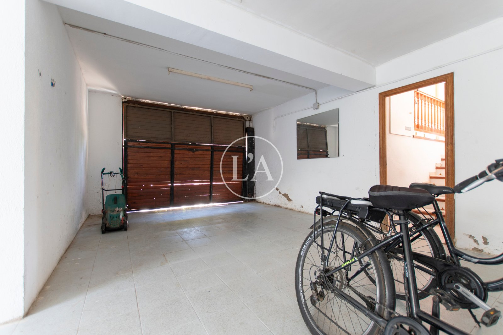 Casa en venta en Vilafortuny Cambrils puerta garaje