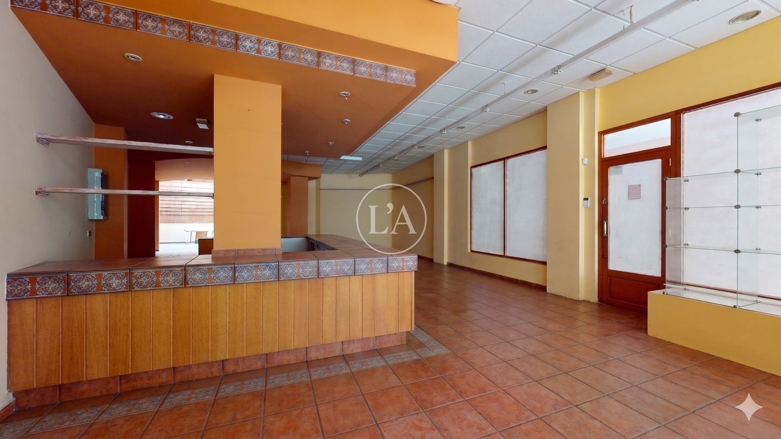 Local comercial en alquiler Cambrils entrada principal