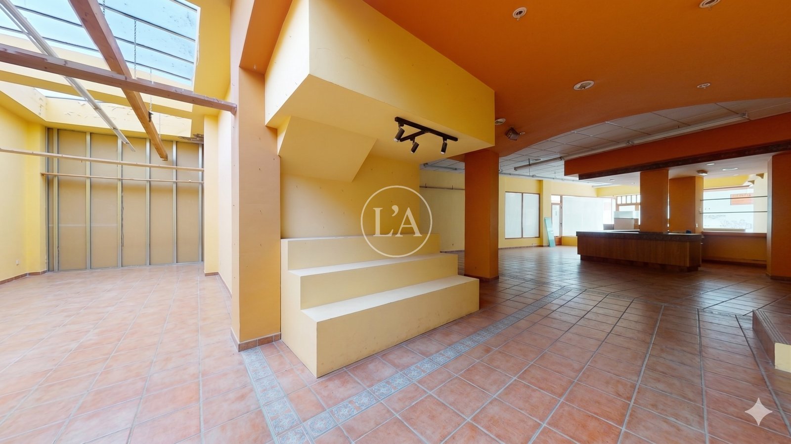 Local comercial en alquiler Cambrils escalera