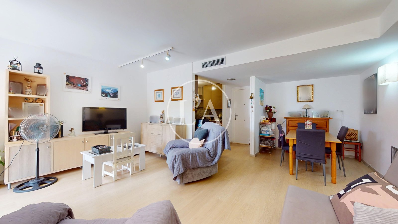 Apartamento en venta en La Pineda muebles salón