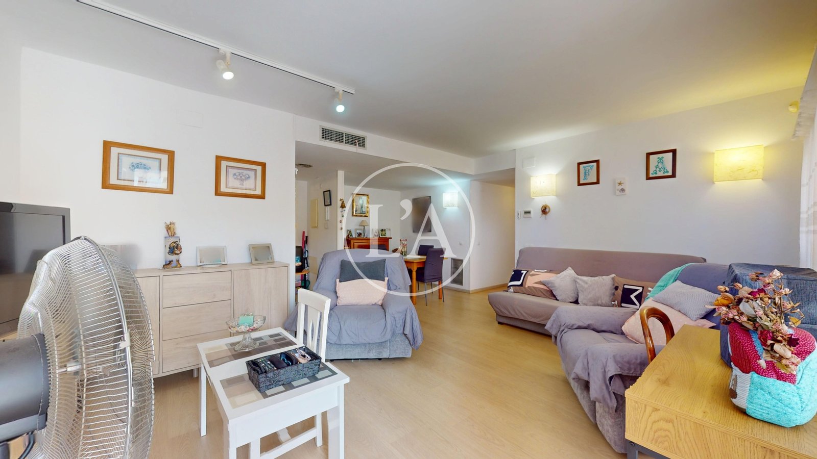Apartamento en venta en La Pineda salida terraza salón