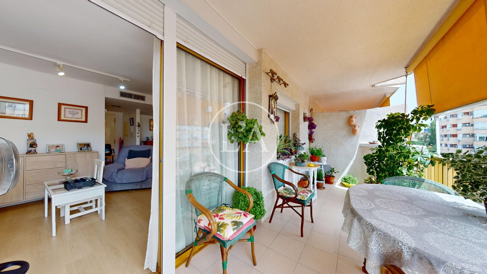 Apartamento en venta en La Pineda terraza salón