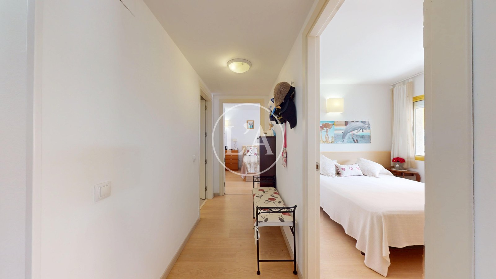 Apartamento en venta en La Pineda pasillo