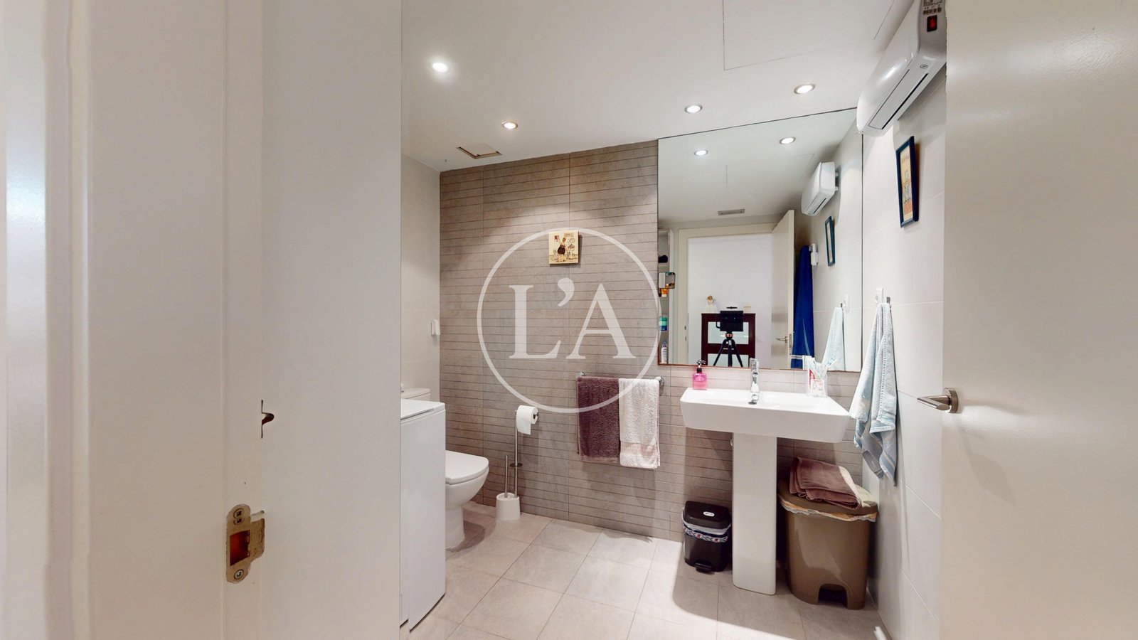 Apartamento en venta en La Pineda lavabo