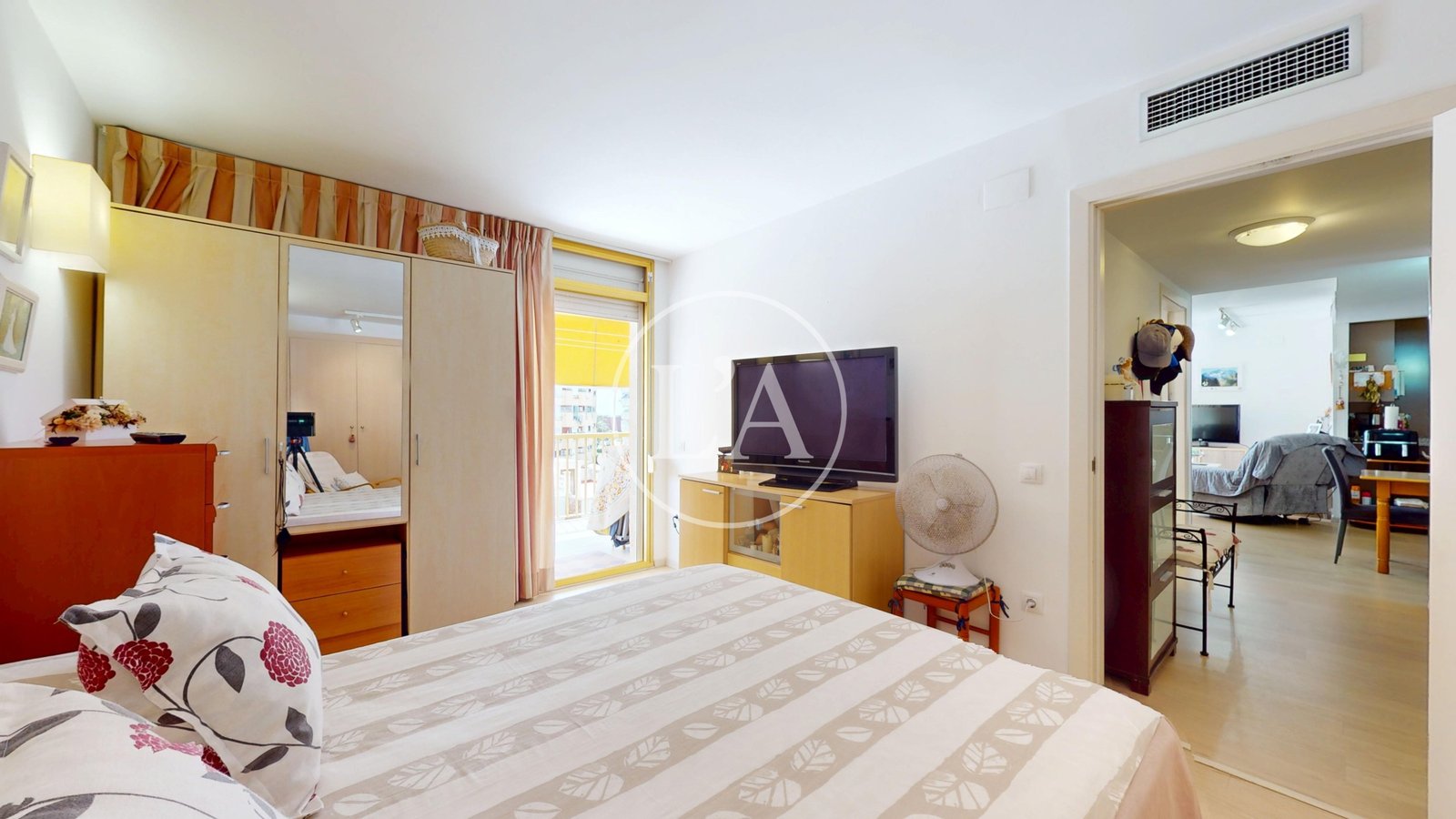 Apartamento en venta en La Pineda entrada dormitorio