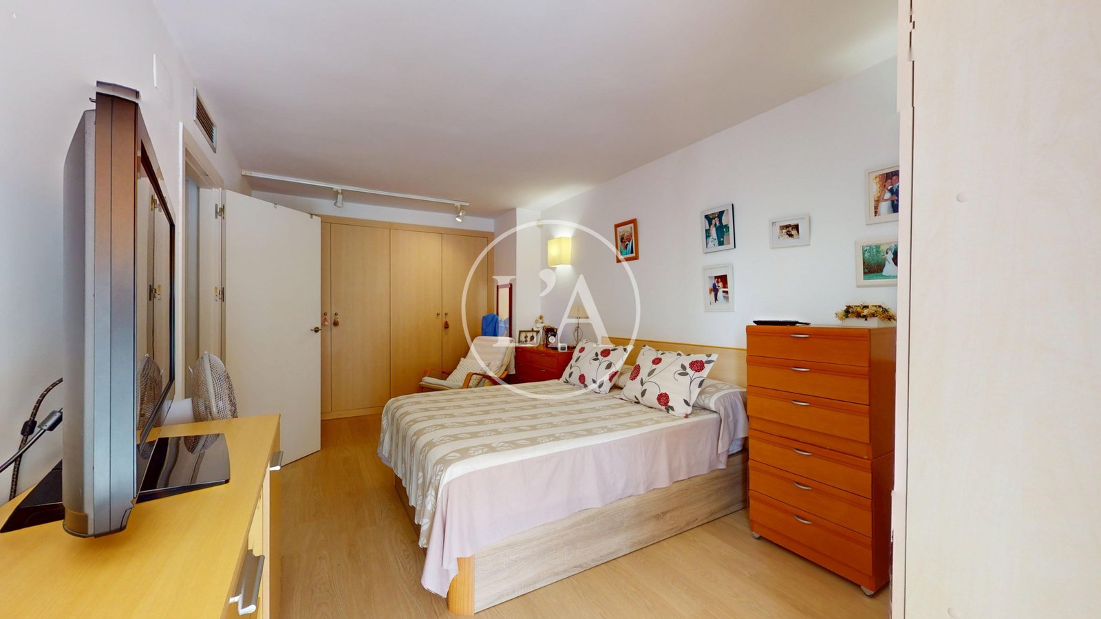 Apartamento en venta en La Pineda cama dormitorio