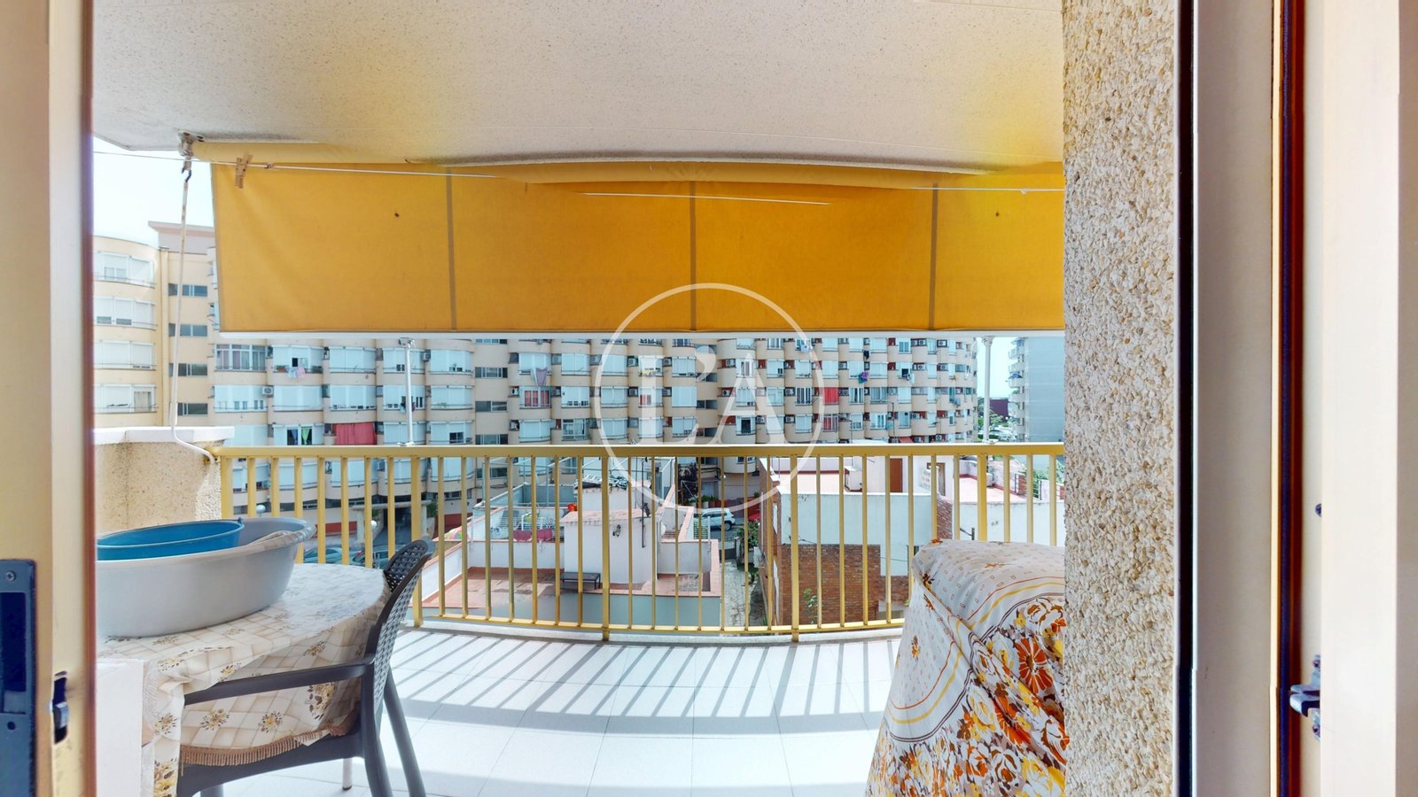 Apartamento en venta en La Pineda terraza dormitorio