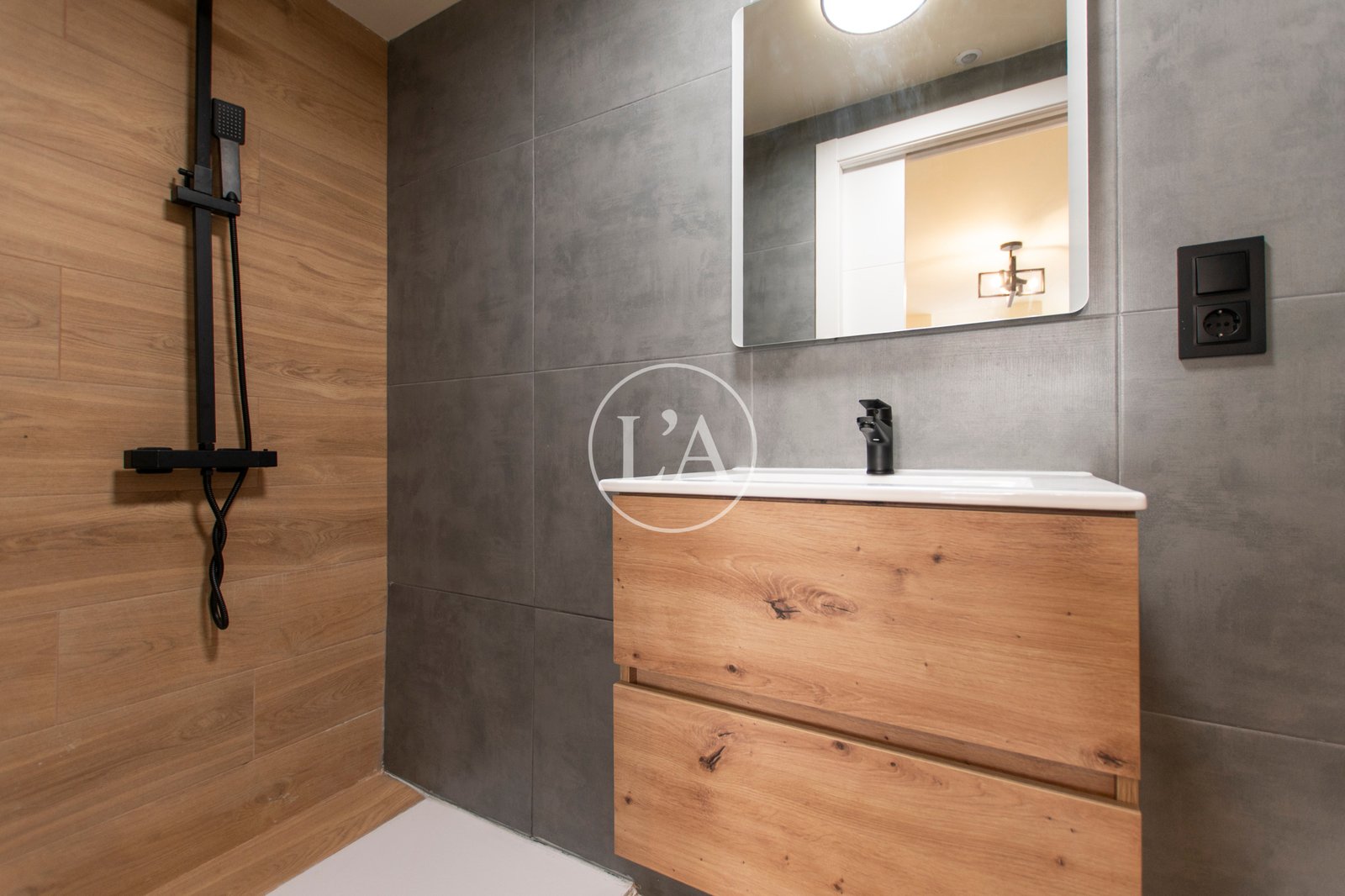 Casa reformada en la vila de Cambrils ducha
