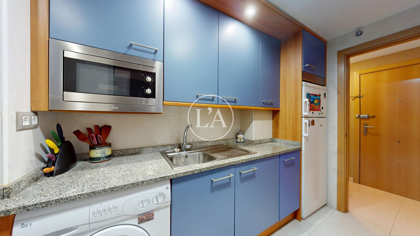 Apartamento en venta Maldivas III con garaje y piscina. muebles cocina